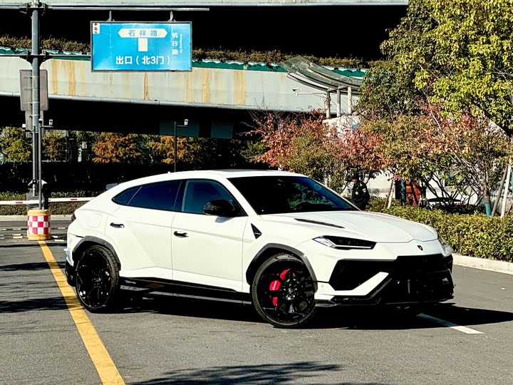 Фото 4 - Lamborghini Urus