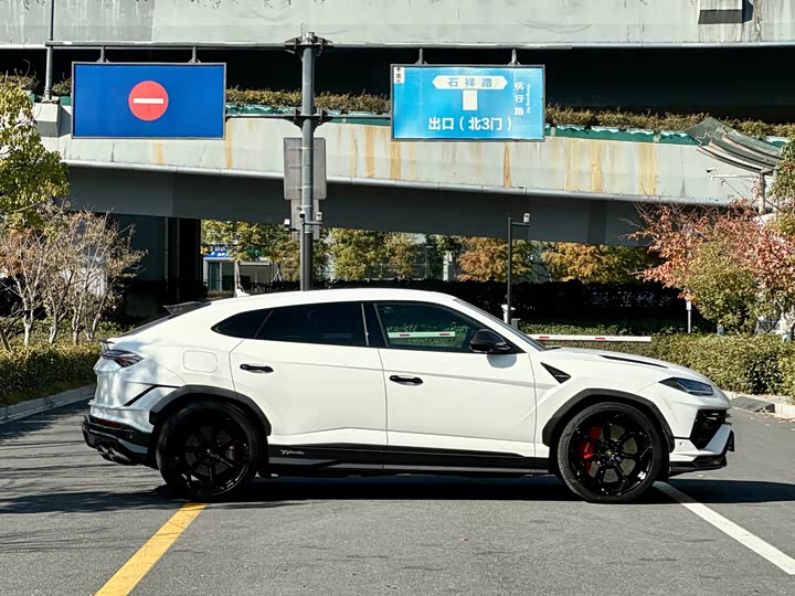 Фото 5 - Lamborghini Urus