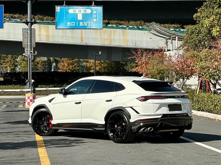 Фото 6 - Lamborghini Urus