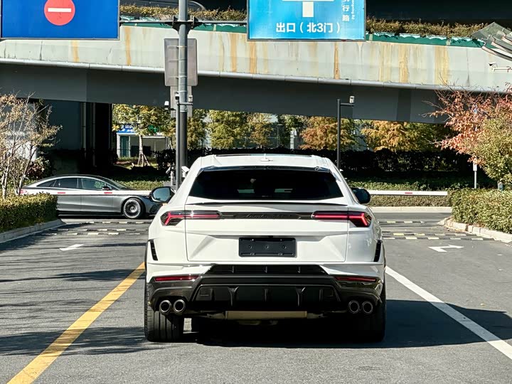 Фото 7 - Lamborghini Urus