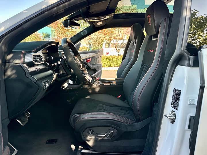 Фото 9 - Lamborghini Urus