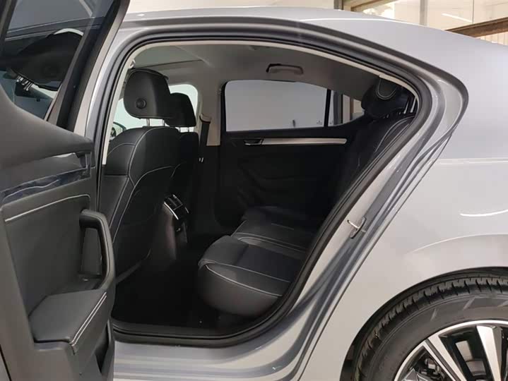 Фото 11 - Skoda Superb