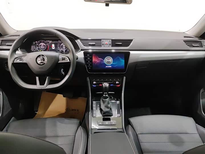 Фото 12 - Skoda Superb