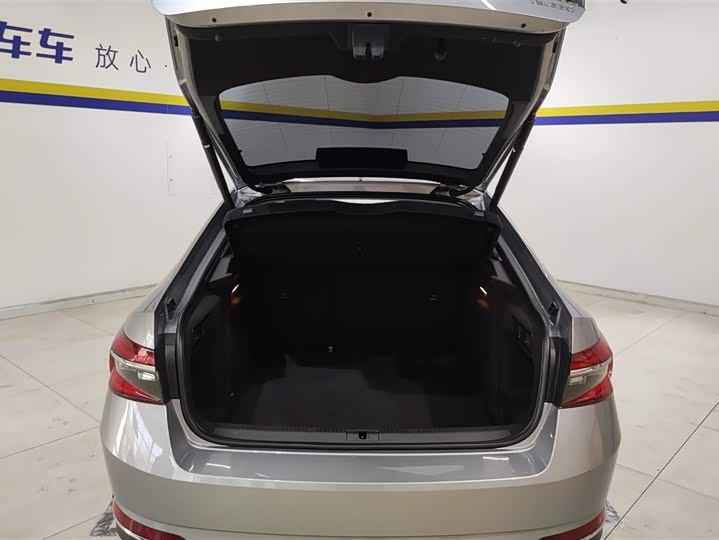 Фото 4 - Skoda Superb