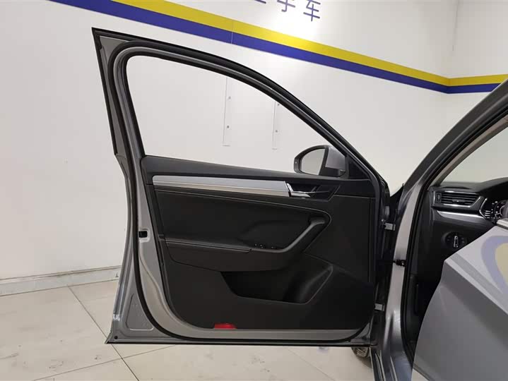 Фото 7 - Skoda Superb