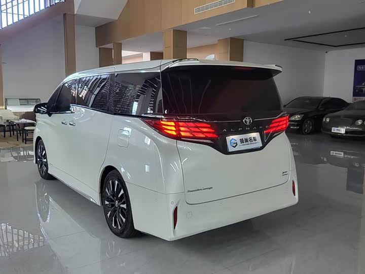 Фото 7 - Toyota Alphard