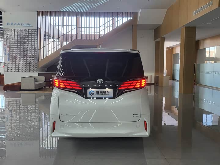 Фото 8 - Toyota Alphard