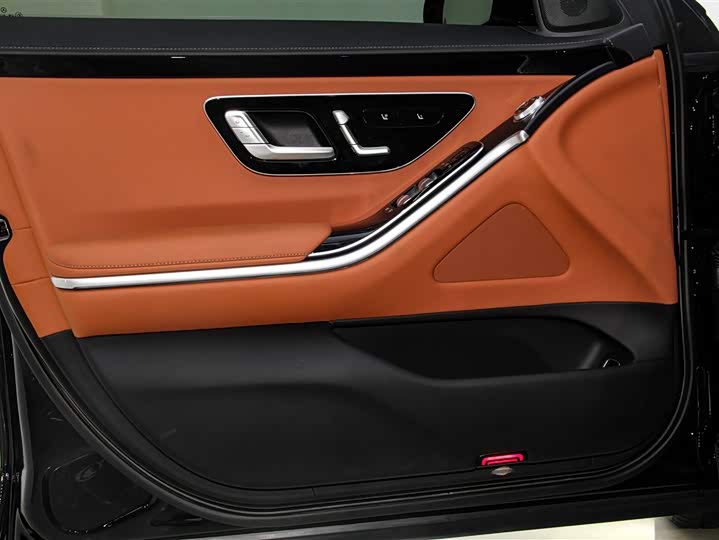 Фото 16 - Mercedes-Benz S-Class