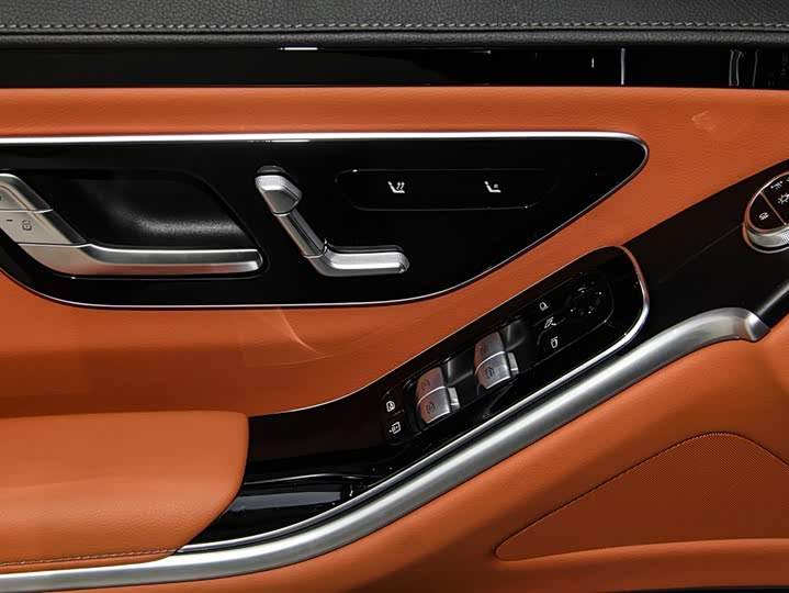 Фото 24 - Mercedes-Benz S-Class