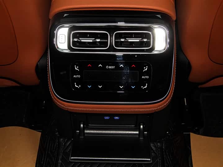 Фото 29 - Mercedes-Benz S-Class