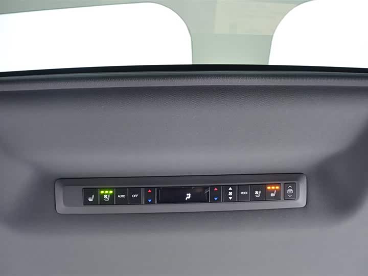 Фото 10 - Toyota Granvia