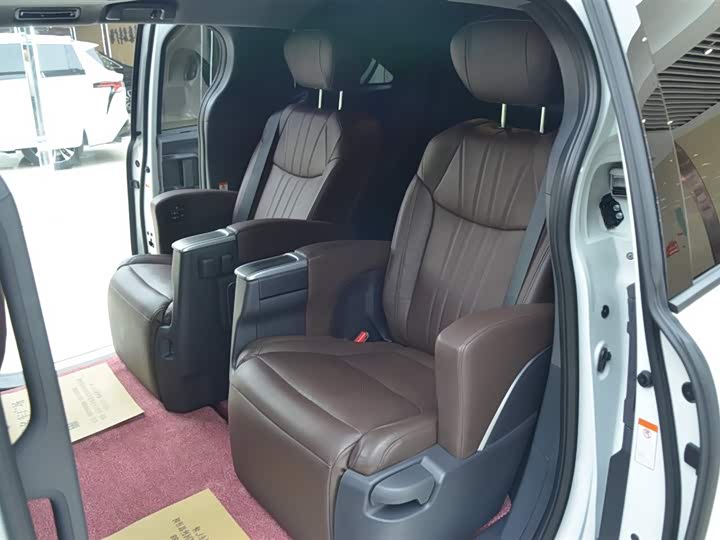 Фото 11 - Toyota Granvia