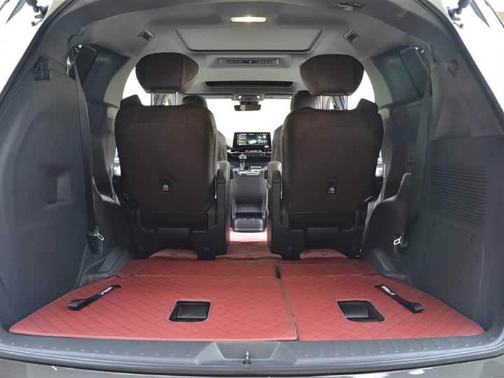 Фото 12 - Toyota Granvia