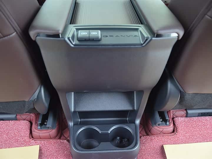 Фото 9 - Toyota Granvia