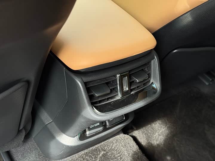 Фото 14 - Lexus ES