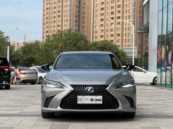 Фото 2 - Lexus ES