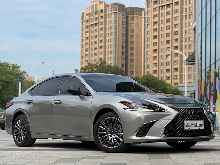 Фото 3 - Lexus ES