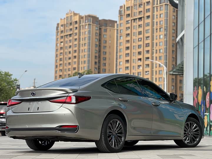 Фото 6 - Lexus ES