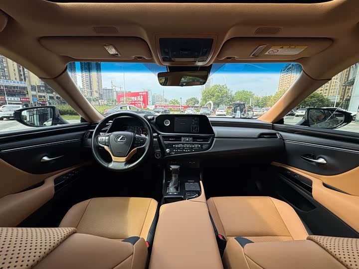 Фото 8 - Lexus ES