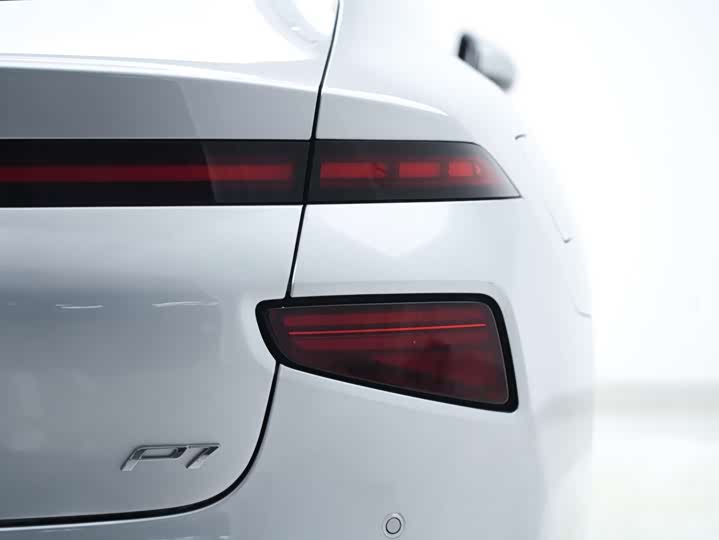 Фото 10 - XPeng P7