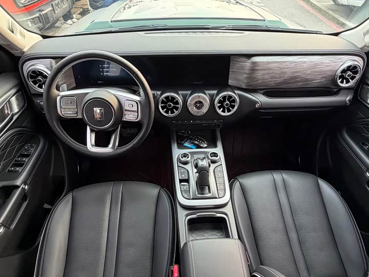 Фото 12 - Tank 300