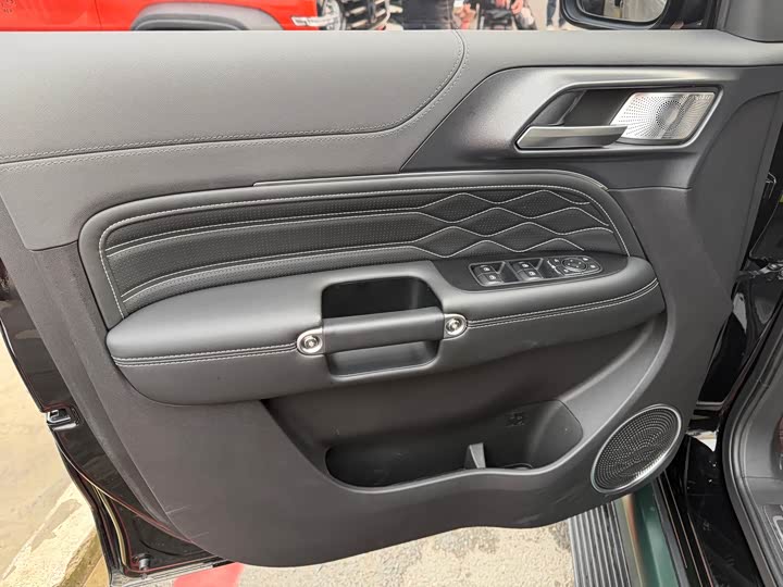 Фото 7 - Tank 300