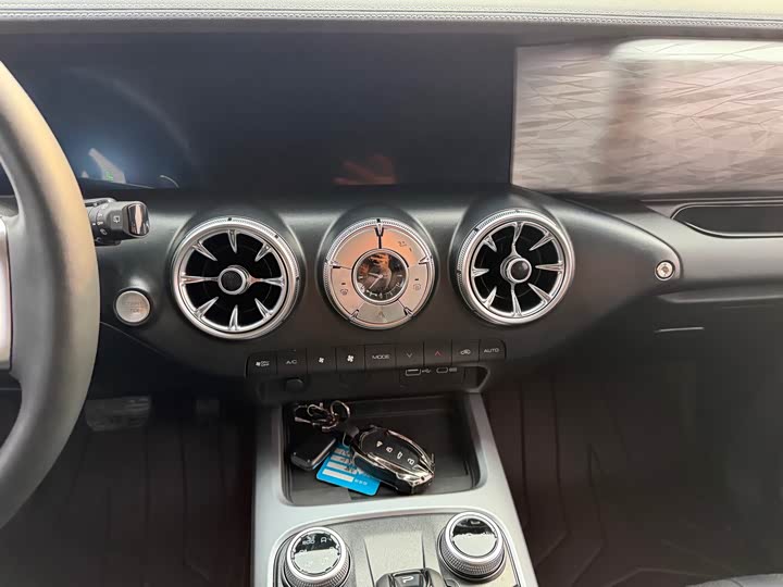 Фото 8 - Tank 300