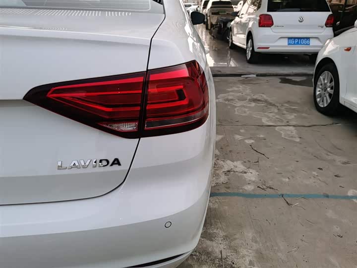 Фото 8 - Volkswagen Lavida