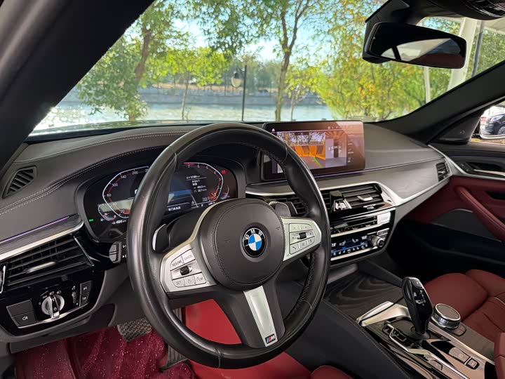 Фото 16 - BMW 5 Series