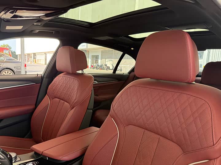 Фото 17 - BMW 5 Series