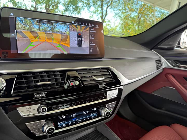 Фото 18 - BMW 5 Series