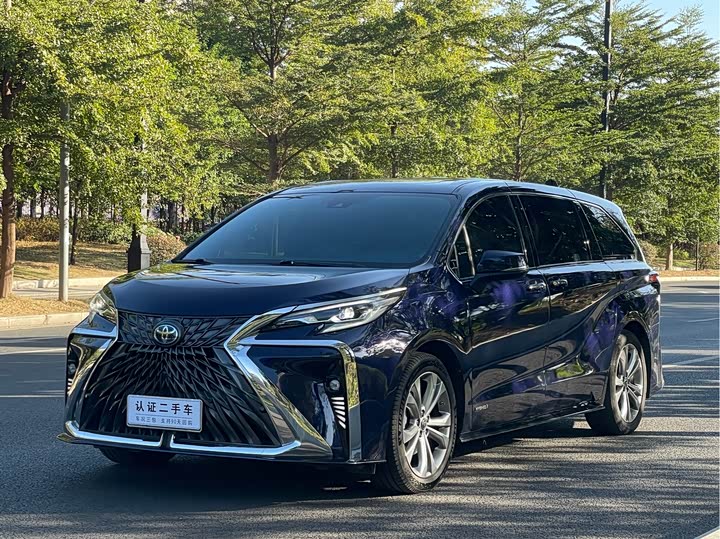 Фото 1 - Toyota Sienna