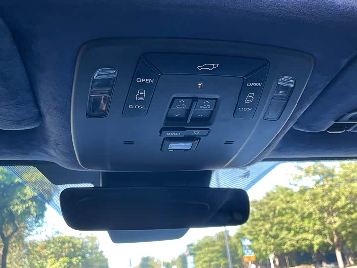 Фото 11 - Toyota Sienna