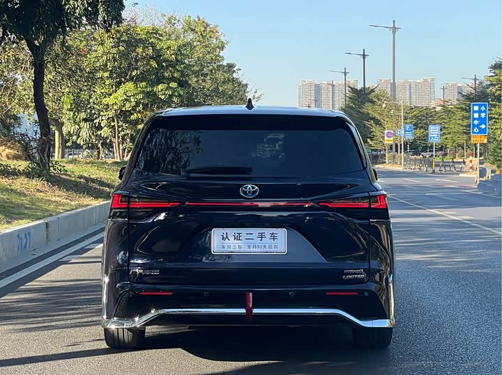 Фото 17 - Toyota Sienna