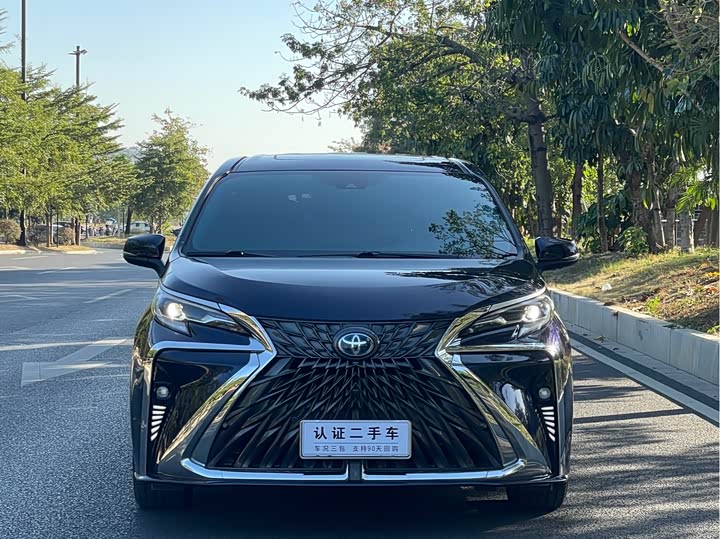 Фото 2 - Toyota Sienna