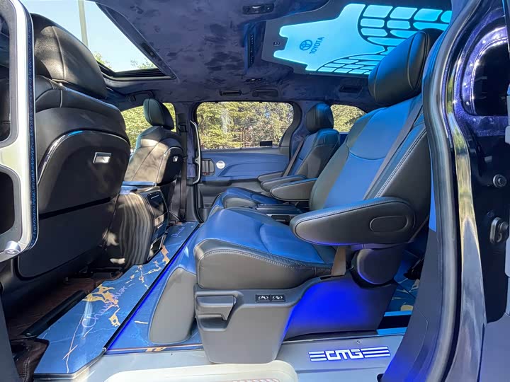 Фото 6 - Toyota Sienna