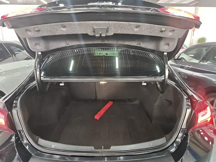 Фото 19 - Chevrolet Malibu XL