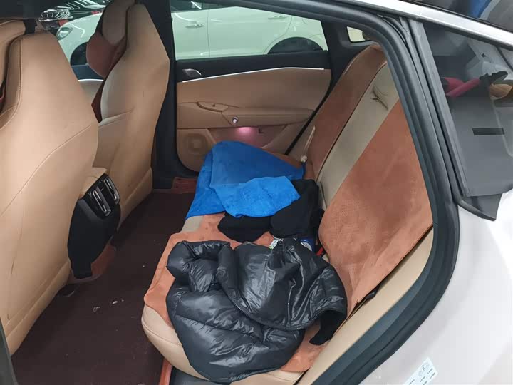 Фото 14 - BAIC Arcfox Alpha S5