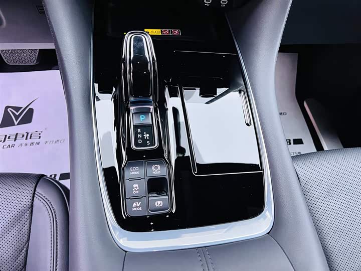 Фото 14 - Toyota Alphard