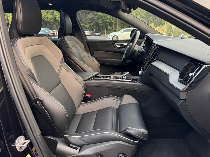 Фото 11 - Volvo XC60 Hybrid