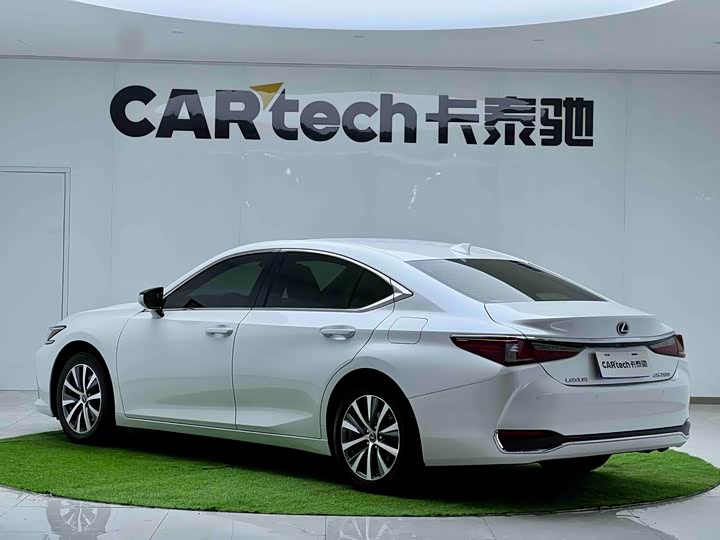 Фото 3 - Lexus ES