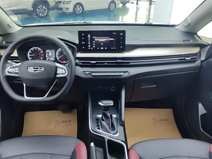 Фото 12 - Geely Vision X3