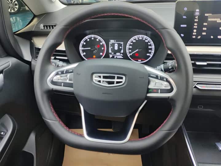 Фото 15 - Geely Vision X3