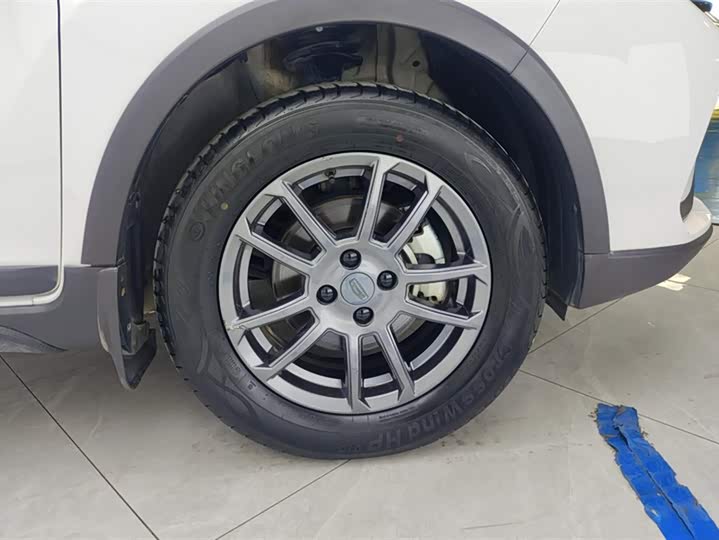 Фото 6 - Geely Vision X3