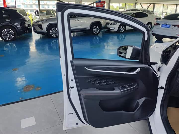 Фото 7 - Geely Vision X3