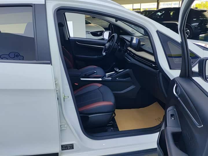 Фото 8 - Geely Vision X3