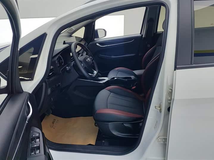 Фото 9 - Geely Vision X3