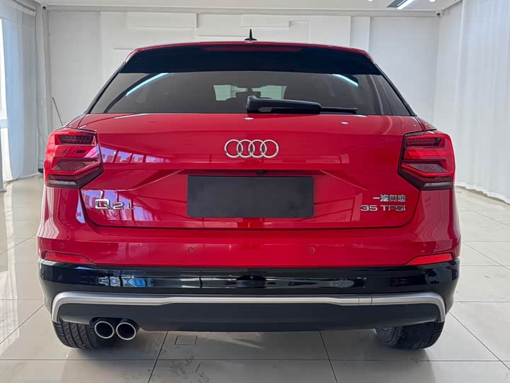 Photo 5 - Audi Q2L
