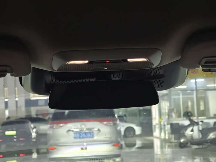 Фото 14 - XPeng P7