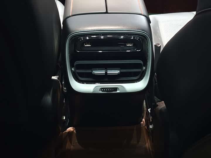 Фото 15 - XPeng P7